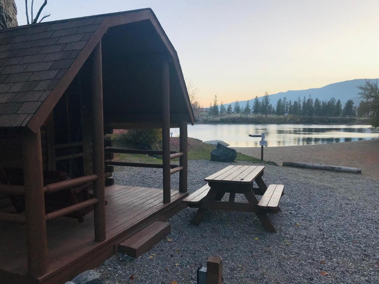 Hôtel Gallagher Lake Parkbridge à Okanagan-Similkameen Extérieur photo